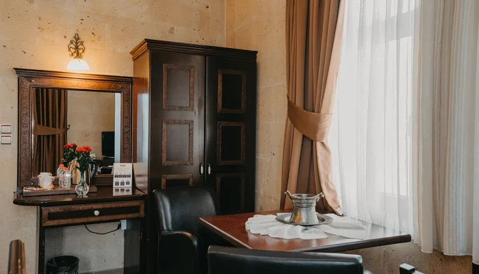Deluxe_Double_Stone_Room4