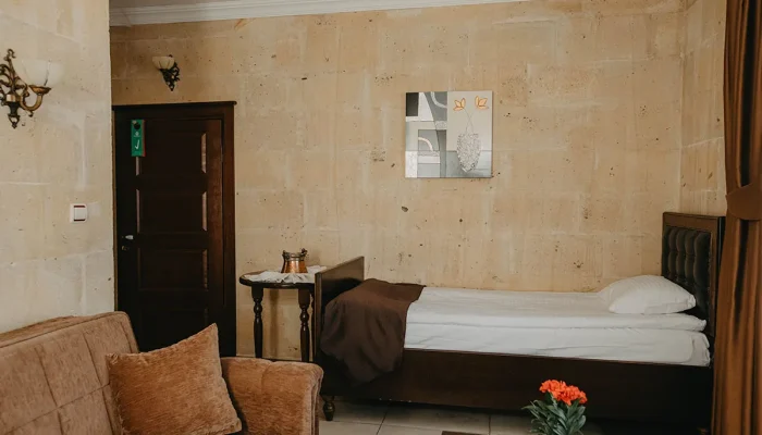 Deluxe_Stone_Suite1