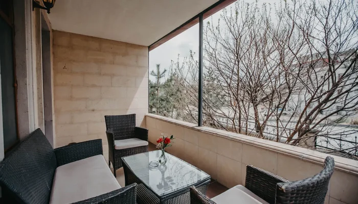 Deluxe_Triple_Stone_Room_with_Balcony3